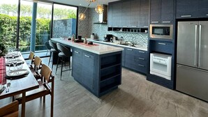 Ảnh chưa phân loại, 4 trong số 18 ảnh, nút