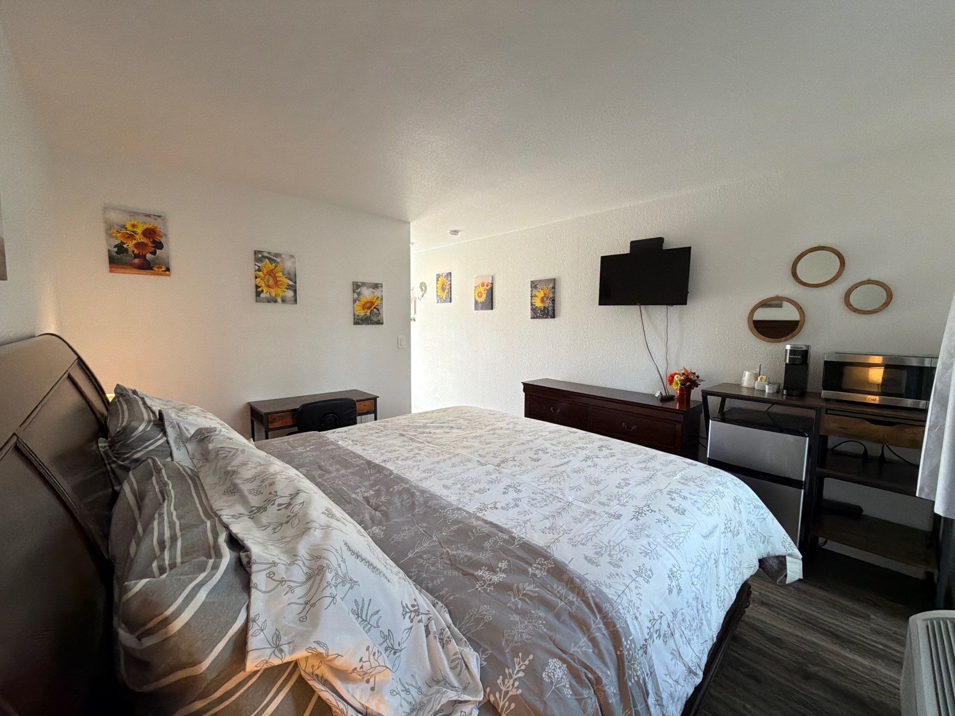 1 bedroom, internet, bed sheets