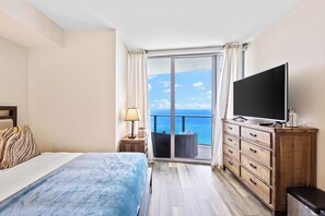 4 bedrooms, iron/ironing board, travel cot, free WiFi - Spacious 4-bedroom condo with AC in peaceful Hollywood (Hollywood)