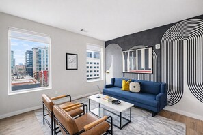 Smart TV, tenis de mesa y libros 