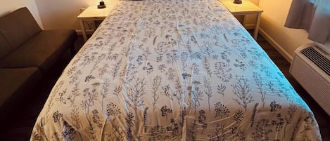 1 bedroom, desk, free WiFi, bed sheets