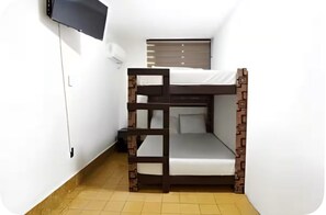 1 camera, accesso a Internet, lenzuola