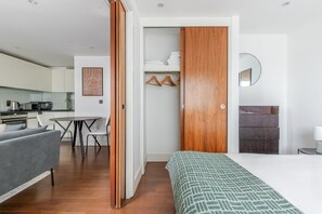 1 bedroom, iron/ironing board, WiFi, bed sheets - Blueground | Tower Hamlets, view, nr Tower Bridge (London)
