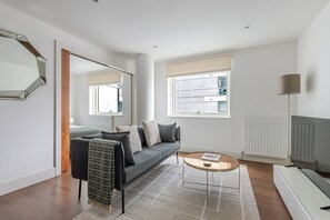 TV, stereo - Blueground | Tower Hamlets, view, nr Tower Bridge (London)