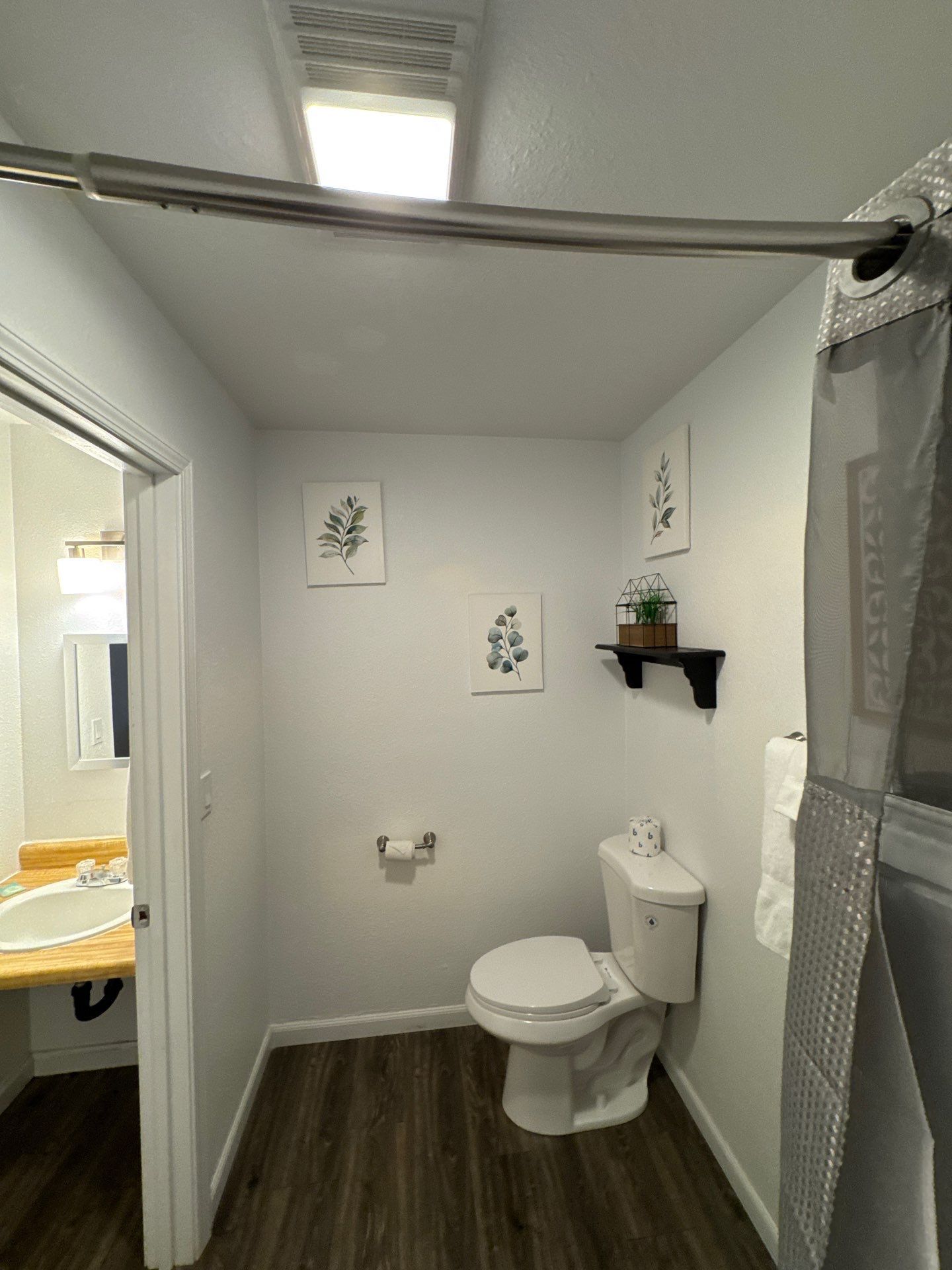 Towels, soap, shampoo, toilet paper
