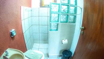 Deluxe Chalet, Pets Allowed, Garden View | Bathroom