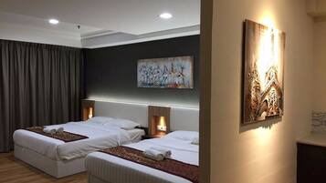 Family Suite | Iron/ironing board, free WiFi