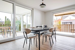 Dining - Blueground | Oerlikon, balcony, nr Zurich Park (Zurich)