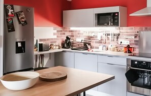 Fridge, microwave, oven, stovetop - Bel appartement avec terrasse (Mimizan)