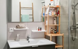 Shower, hair dryer - Bel appartement avec terrasse (Mimizan)