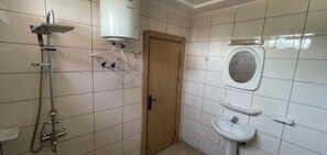 Toallas, jabón, papel de baño 