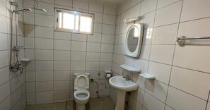 Toallas, jabón, papel de baño 