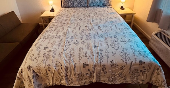 1 bedroom, desk, free WiFi, bed sheets