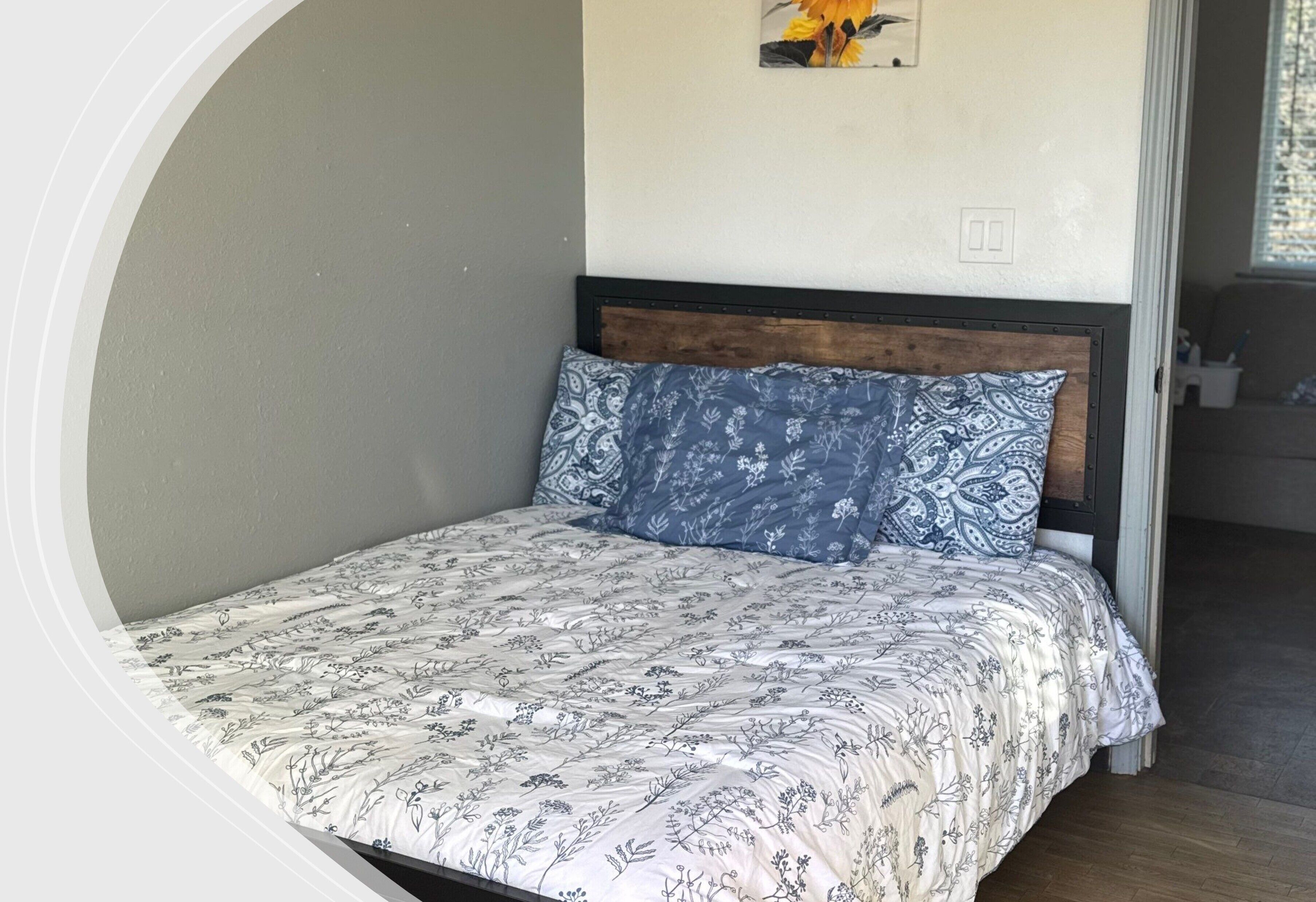 3 sovrum, skrivbord, gratis wi-fi och sängkläder