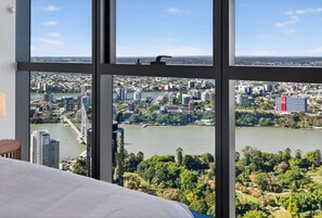 1 bedroom, desk, iron/ironing board, travel cot - Level 59 @ Queen’s Wharf | Sky-High Zen (Brisbane City)