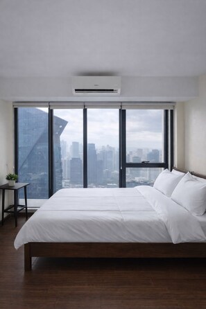 1 bedroom, iron/ironing board, WiFi, bed sheets - STAYLUXIA Knightsbridge Delux 1BR, FREE Amenities, Pool, Netflix, Panoramic View (Makati)