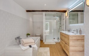 Shower - 3 bedroom amazing home in Soulles (Soulles)