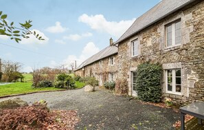 Exterior - Pet friendly home in Saint-Denis-le-Vêtu with WiFi (Saint-Denis-le-Vêtu)