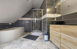Hair dryer - Lovely home in Roquetoire with WiFi (Roquetoire)