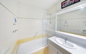 Hair dryer - 1 bedroom awesome apartment in Gerardmer (Gerardmer)