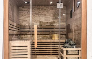 Sauna - Gorgeous home in La Milesse with sauna (La Milesse)