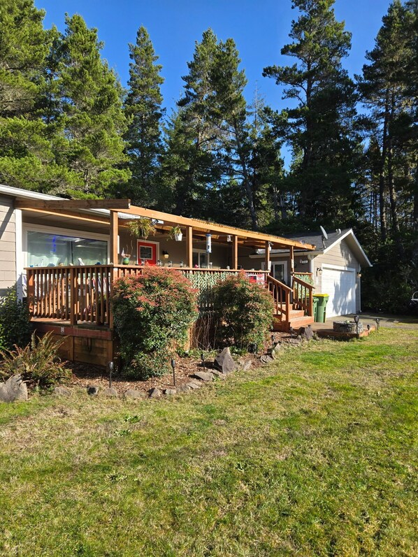 Exterior - Welcome Home! Pet-friendly Luxury Coastal Retreat near Ocean, Rivers, Lakes!! (Florence)