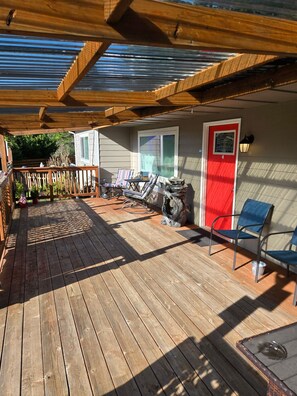 Terrace/patio - Welcome Home! Pet-friendly Luxury Coastal Retreat near Ocean, Rivers, Lakes!! (Florence)