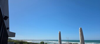 🌅 Sunset Deck — Relaxed Coastal Home with Outdoor Entertaining