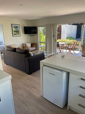 Interior - Bach with Direct beach access , renovated 2 bedroom cottage on Matarangi beach (Matarangi)