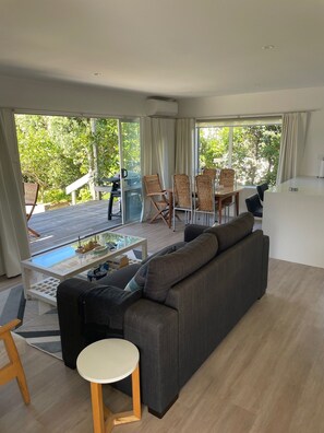 Interior - Bach with Direct beach access , renovated 2 bedroom cottage on Matarangi beach (Matarangi)