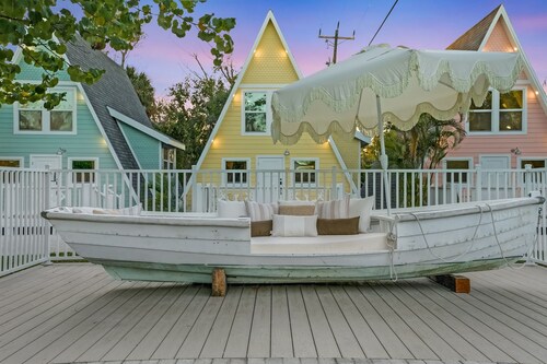 Iconic Anchor Inn A-Frame Cottages