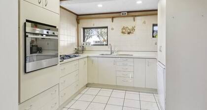 House for families near airport in Wellington