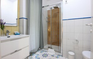 Shower, hair dryer - 1 bedroom nice apartment in Vico Equense (Vico Equense)