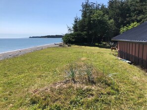 On the beach - Ocean Front Log Cabin on Haida Gwaii (Tlell)