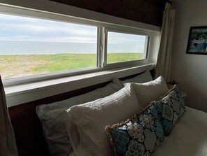 2 bedrooms, travel crib, free WiFi, bed sheets