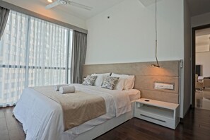 2 bedrooms, desk, iron/ironing board, WiFi