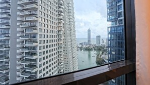 A high-rise building with multiple balconies and a view of a cityscape and water body. - Twin Peaks Luxury 2-bedroom apartment with AC in tranquil Colombo (Colombo)