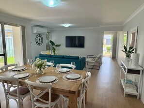Dining - Halls Head Beach Hideway (Halls Head)