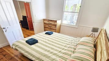 2 bedrooms, iron/ironing board, WiFi, bed sheets