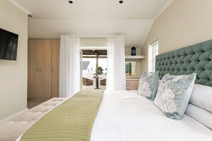 Standard Apartment, 2 Bedrooms, Non Smoking, Partial Ocean View | Minibar, in-room safe, free WiFi - Abalone 2 Bedroom Apartment (Paternoster)