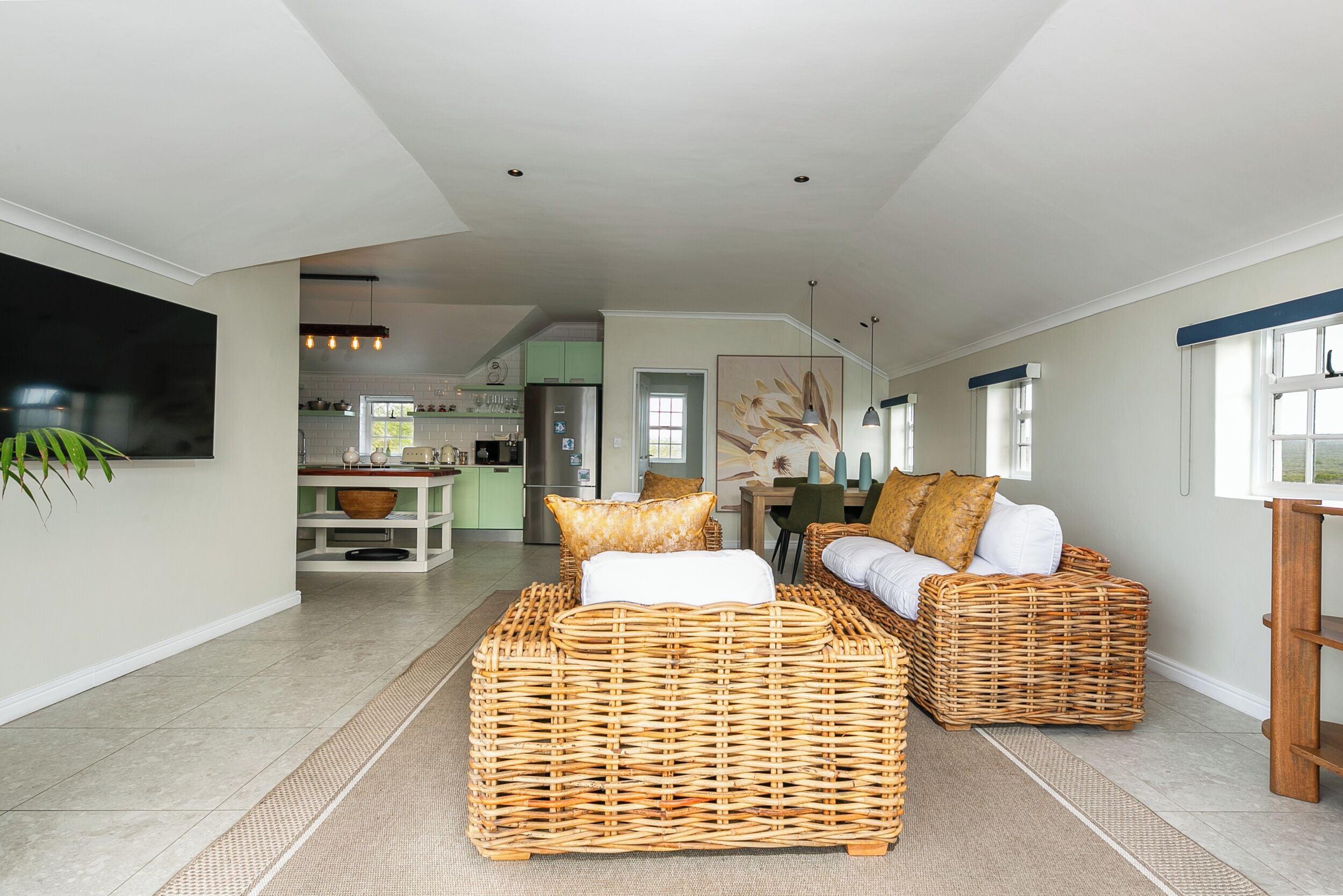 Standard Apartment, 2 Bedrooms, Non Smoking, Partial Ocean View | Living area