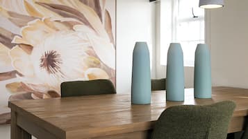 Standard Apartment, 2 Bedrooms, Non Smoking, Partial Ocean View | Dining | 2 restaurants, breakfast served