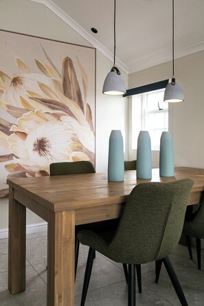 Dining - Abalone 2 Bedroom Apartment (Paternoster)