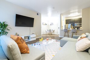 TV - Sunny & Spacious Marina Retreat | Cozy King Bed & Pool (Marina del Rey)