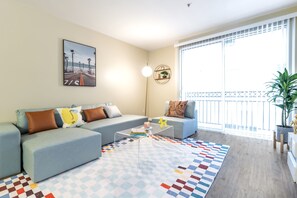 TV - Sunny & Spacious Marina Retreat | Cozy King Bed & Pool (Marina del Rey)