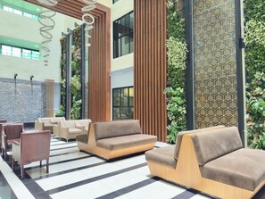 Lobby - Stylish Low-floor 2-bedroom Sea-view Condo at Dusit Grand Condo View (Pattaya)