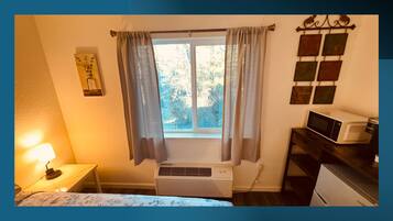 1 bedroom, desk, free WiFi, bed sheets