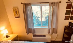 1 dormitorio, escritorio, wifi gratis y ropa de cama