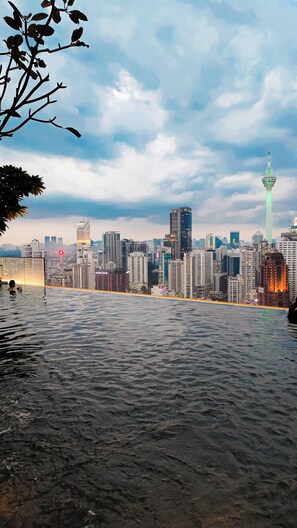 Outdoor pool - Axon Residence Bukit Bintang by Fie (Kuala Lumpur)