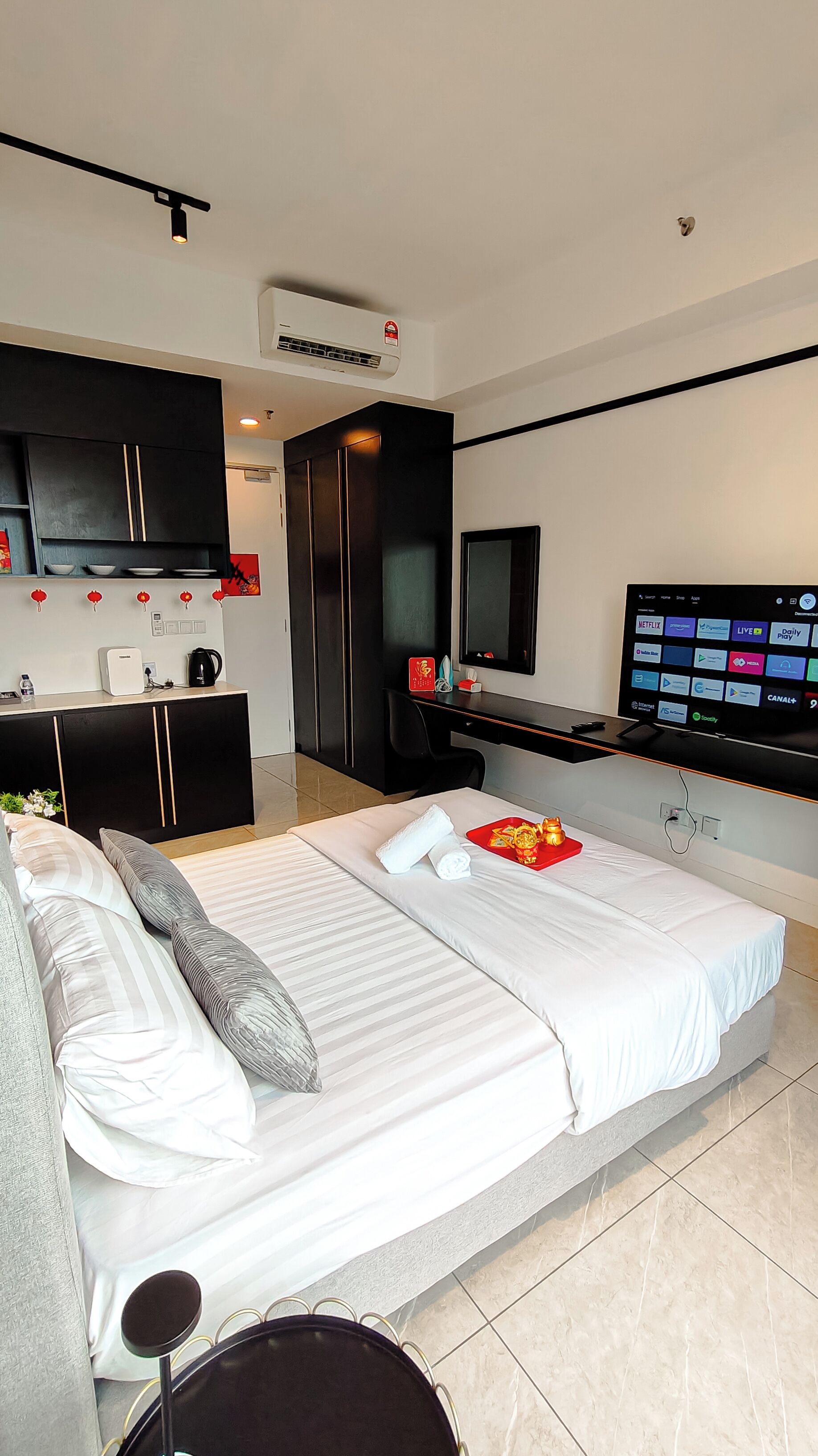Studio Suite Executive, 1 giường cỡ queen, quang cảnh thành phố | Két bảo mật tại phòng, bàn, khu vực làm việc phù hợp cho laptop 